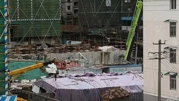 7月26日德阳碧桂园围墙和活动板房坍塌